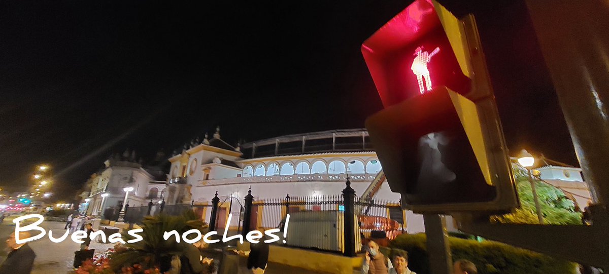 MacarenayPaco's tweet photo. #Buenasnoches #Güenasnoches desde el #semáforoflamenco 🚦💃🏻, #Sevilling #arteurbano de #Sevilla ‘ #patrimonio, #arte y #cultura de la ciudad más bonita del mundo… #bestcity #CityOfDreams #CityOnFire #FeriadeAbril #FeriadeAbril2023 #FeriadeAbril23 https://t.co/DplUFEzeKy