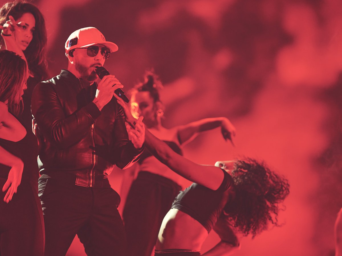 UniMas's tweet photo. Contamos las horas para el estreno mundial de #Pitbull, #Vikina y #Lyanno en #LatinAMAs 💥✨😎 

Esta noche 7P/6C por UNIMÁS, Univision y Galavisión. https://t.co/TiWNZDlMNc