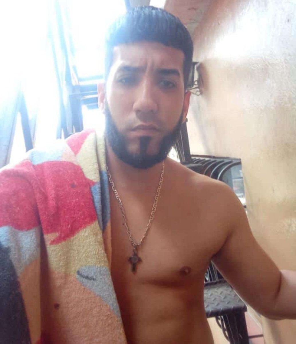 ExtasisSexual's tweet photo. Les gusta este palo? 🍆

RT = Si, me encanta, quisiera su contacto para mamarselo hasta dejarlo sin la más mínima gota de leche espesa y viscosa. 🥛🤤 https://t.co/wHriaHHhkf