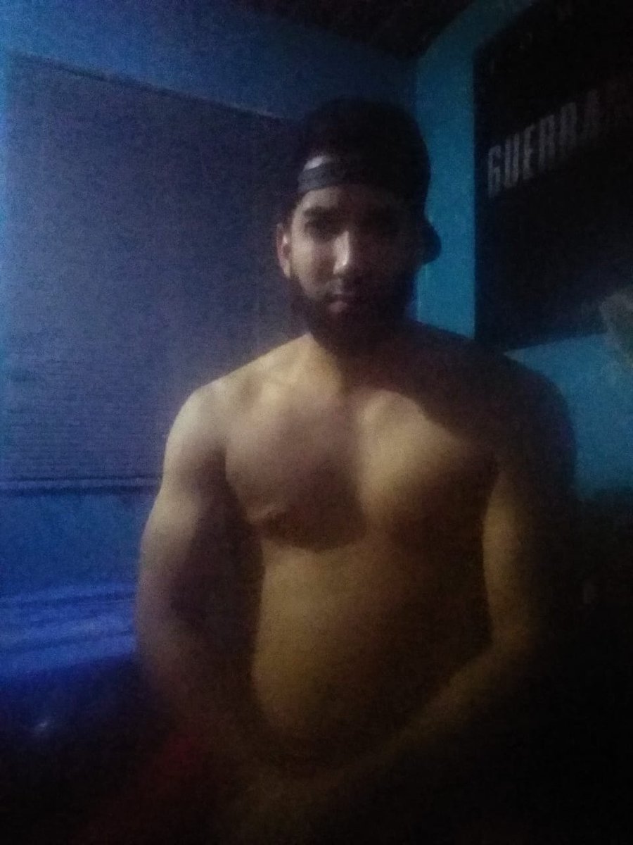 ExtasisSexual's tweet photo. Les gusta este palo? 🍆

RT = Si, me encanta, quisiera su contacto para mamarselo hasta dejarlo sin la más mínima gota de leche espesa y viscosa. 🥛🤤 https://t.co/wHriaHHhkf