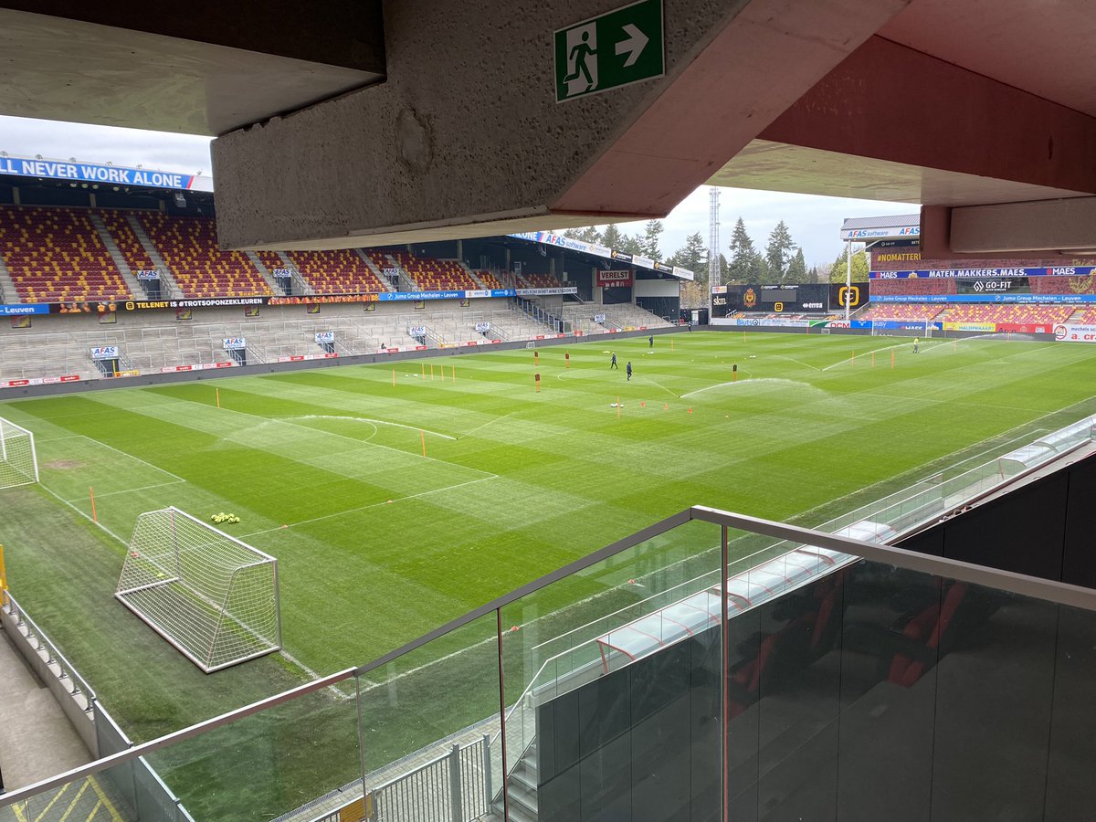 MelleTuik's tweet photo. Leuk hoor, dagje training #arbeidsmarktcommunicatie geven namens de @academievooramc in België bij @Telenet in het stadion van @kvmechelen. https://t.co/OOZASUI0QR