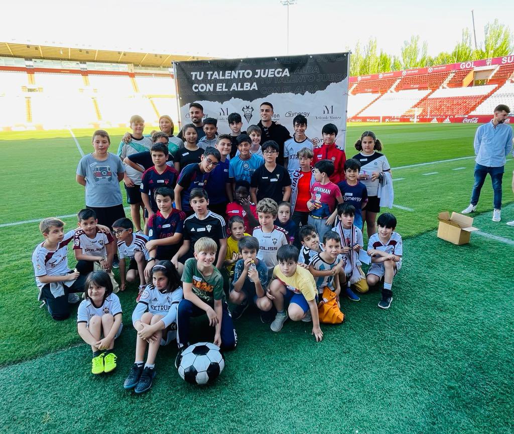 Gracias a las empresas del Área Business, Conectando Talento y <a href="/synergywebs/">Synergy Internet SL</a> por colaborar con la Fundación en acciones que tienen como objetivo defender los intereses y derechos de la infancia. 

Gracias a <a href="/AFANION_/">AFANION</a> por asistir a este taller que, creo, ha encantado a los niñ<a href="/s/">『S』</a> 😄