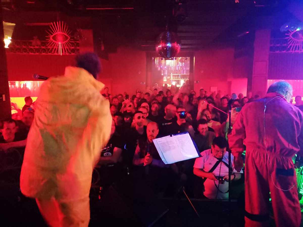 Hoy en Madrid.
Mañana en Barcelona, ¿vienes?