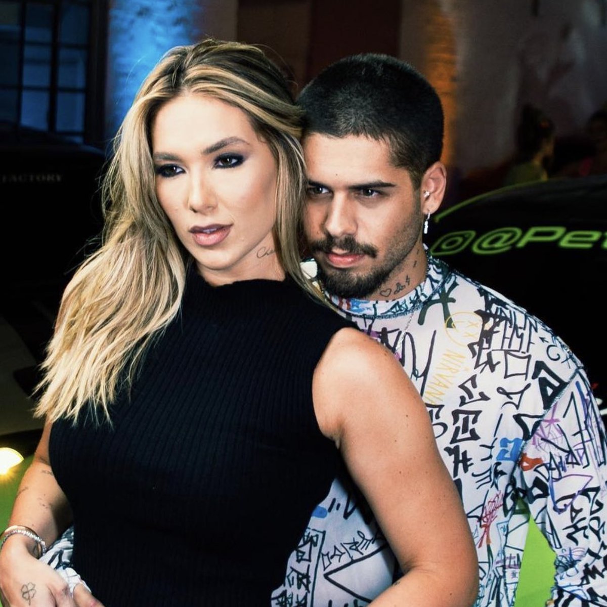 poptime's tweet photo. 🚨 VEJA: Não podendo dar uma carreira ou um show lotado pro marido, Virgínia Fonseca presenteia Zé Felipe com um avião. https://t.co/ghoNHUQsFM