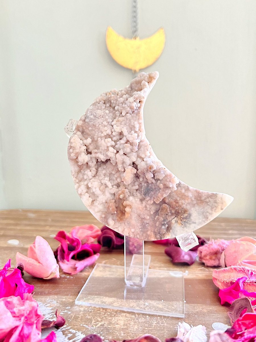 Annabtlouise's tweet photo. This is my first time having Smithsonite in the shop &amp; it is SO COOL not to mention incredibly sparkly!🌜🌛

This beauty comes with the specially curated stand &amp; can be removed!

Can we find this beauty a home today? https://t.co/YKjo4TVmPN comes with a gift &amp; same/next day ship! https://t.co/0rmmua94O2