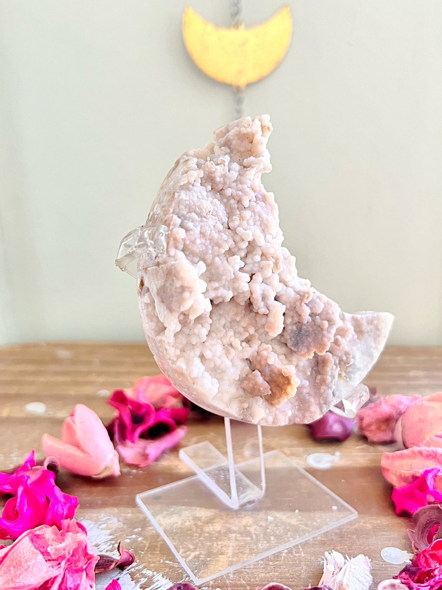 Annabtlouise's tweet photo. This is my first time having Smithsonite in the shop &amp; it is SO COOL not to mention incredibly sparkly!🌜🌛

This beauty comes with the specially curated stand &amp; can be removed!

Can we find this beauty a home today? https://t.co/YKjo4TVmPN comes with a gift &amp; same/next day ship! https://t.co/0rmmua94O2