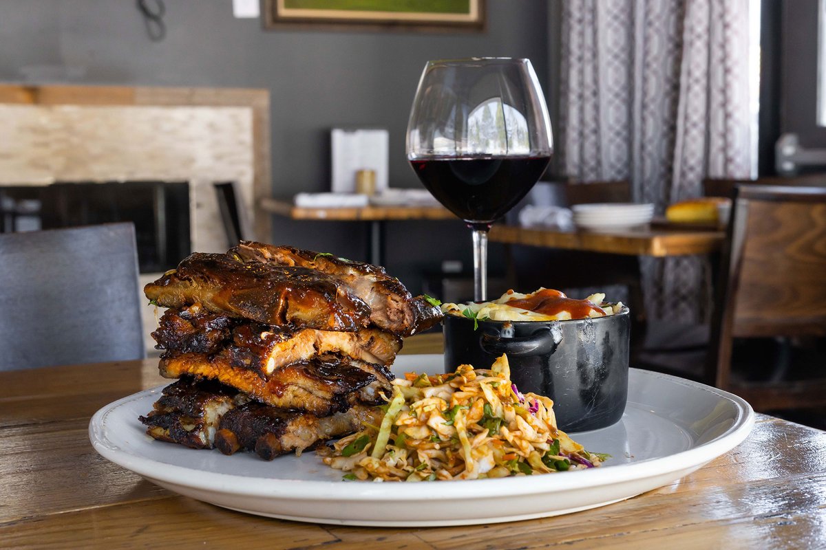Timberwoodfire's tweet photo. St. Louis Ribs. Slow smoked over cherry wood, mac and cheese, Carolina slaw, apricot Fresno chile bbq sauce https://t.co/1CiGapM97m