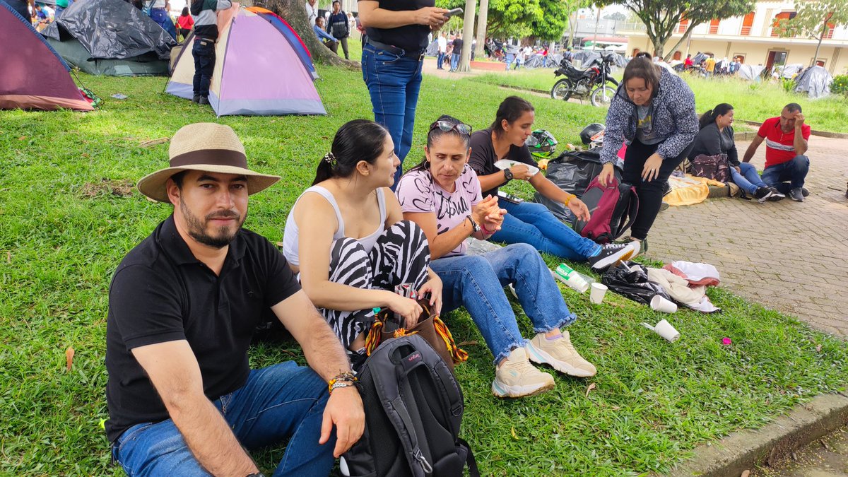 indigenasCRIR's tweet photo. Segunda día #emergenciaeducativa del Consejo Regional Indígena de Risaralda, avanza en la agenda del pliego de negociación, la mesa de concertación espera la llegada del Ministerio de Educación Nacional  @DefensoriaCol @ONIC_Colombia @Mineducacion @infopresidencia @alfonsoprada https://t.co/YCdxh8CaJh