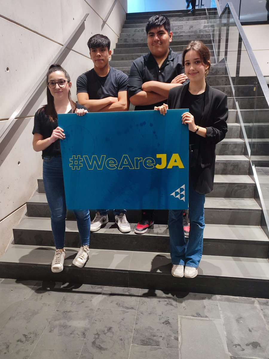 webjmsantandreu's tweet photo. Els alumnes de 4t d'Emprenedoria #ESO ho tenen tot preparat per rebre al jurat a la XI Competició catalana de miniempreses organitzada per Junior Achievement, amb la seva miniempresa My Healthy Remidner. Enhorabona per tota la feina feta!👏🏻 #jmsantandreu #somjm #somosjm https://t.co/GOqv3UIyXf
