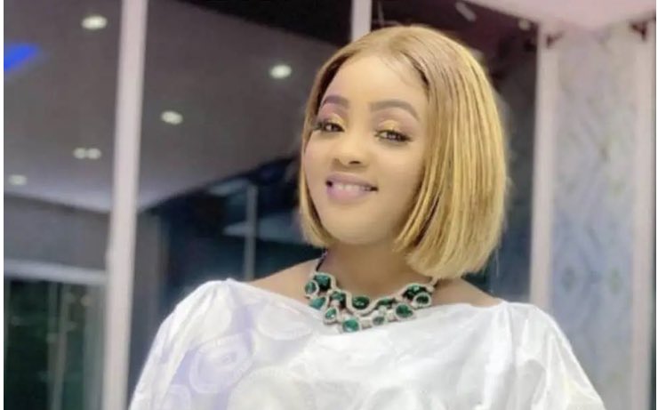 AmayiBadji's tweet photo. Thioro Mandela placée sous mandat de dépôt. Elle rejoint son collègue PapeNdiaye de @walfadjrisn sous le même régime. La fameuse liste noire des journalistes à intimider s'allonge.
Soutien totale à vous
#Sénégal
#Libertedelapressemenacée
#LeMonstre
#AarJournalisteSn https://t.co/ADsq8qFluJ