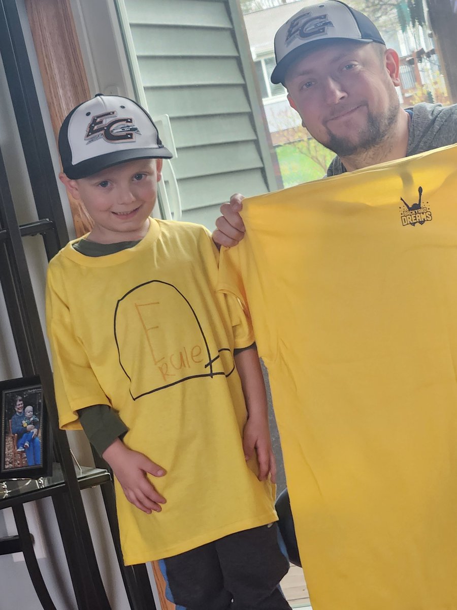 DanKasper's tweet photo. A new episode of "All Aboard! The @ecexpress Podcast" is up and it was so memorable for me.
Long story short. Hutson drew an Express hat. @craigtoycen and @sammi_costello came in to record and surprised me with these shirts of Hutsons drawing.
Cont... https://t.co/agBqb4d35h