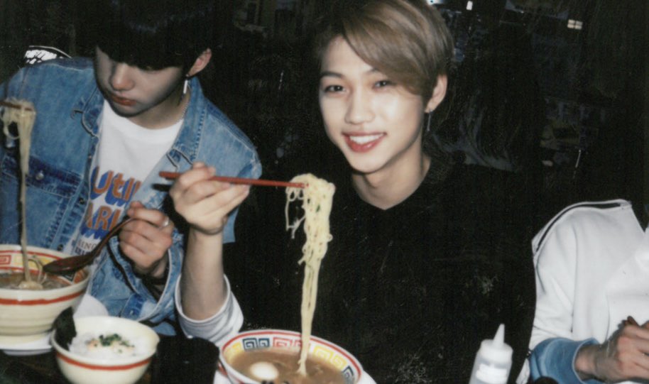 skzinfoespmx's tweet photo. Fotos de SKZ chiquitos que quizás no hayas visto pt.2 💛 https://t.co/rNeprwvr6u