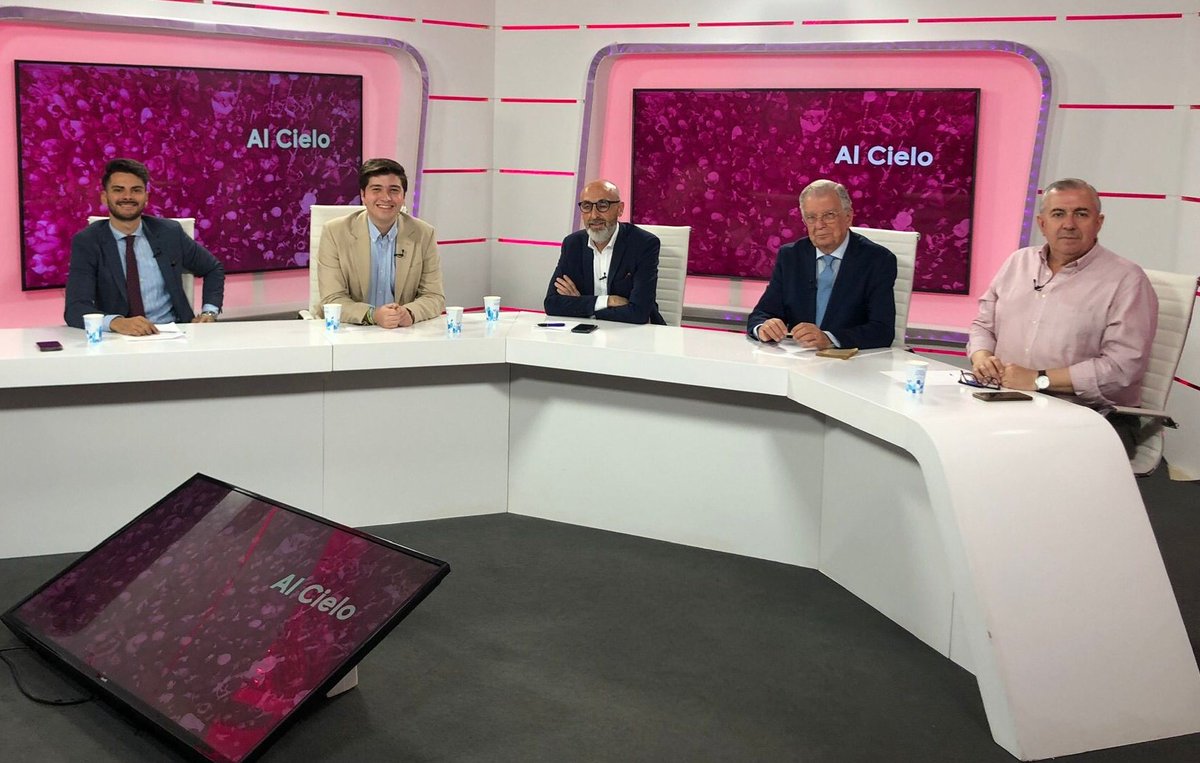 101TVSevilla's tweet photo. 🌠 Comienza el programa con sabor a despedida. Arranca AL CIELO para analizar, debatir y resumir la segunda parte de la #SSantaSevilla23.
✅️ Con @BonoBorrero, @albertoalvcam, Jesús #Creagh, @ManoloRL, @EstebanRomeraTv y @MenaAMaria
¡Vente! https://t.co/uerHEIOTPO https://t.co/HXSMODKC7f