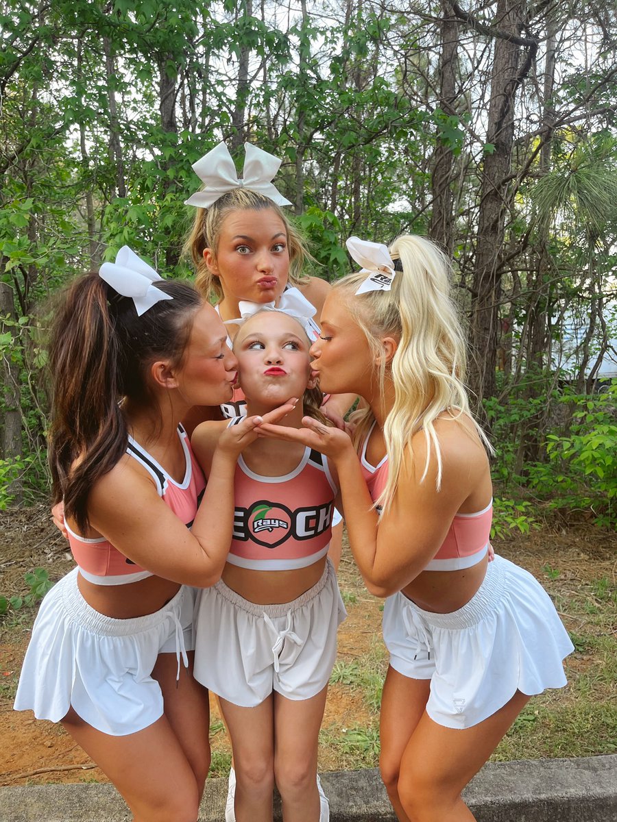 last showcase as a stingrays athlete😖 thankful for this amazing program and the people it has brought me! last stop, WORLDS🌏🤍🍑