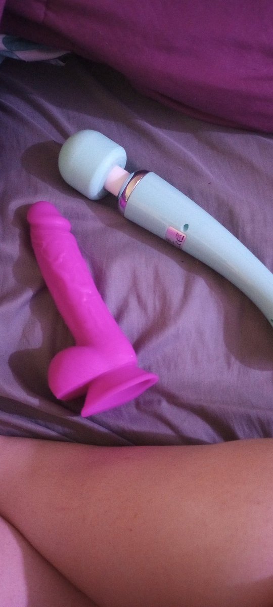 PeytonMarie636's tweet photo. Going live at the hour. Come join? 🤤😉

#nsfwtwt #nsfwlive #linkinpinned #contentforsale https://t.co/5JjxkXZQO4