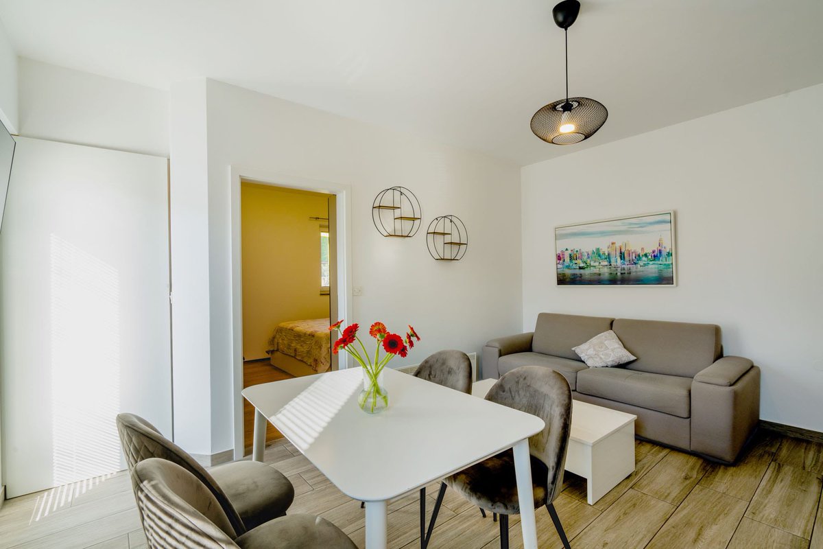Pinatbaterkap's tweet photo. 🏠 Iznajmljujemo stan u Kastvu, u Spinčićima. Renoviran 2019., 33m2, 450€ + režije. https://t.co/VLMnDLju1k