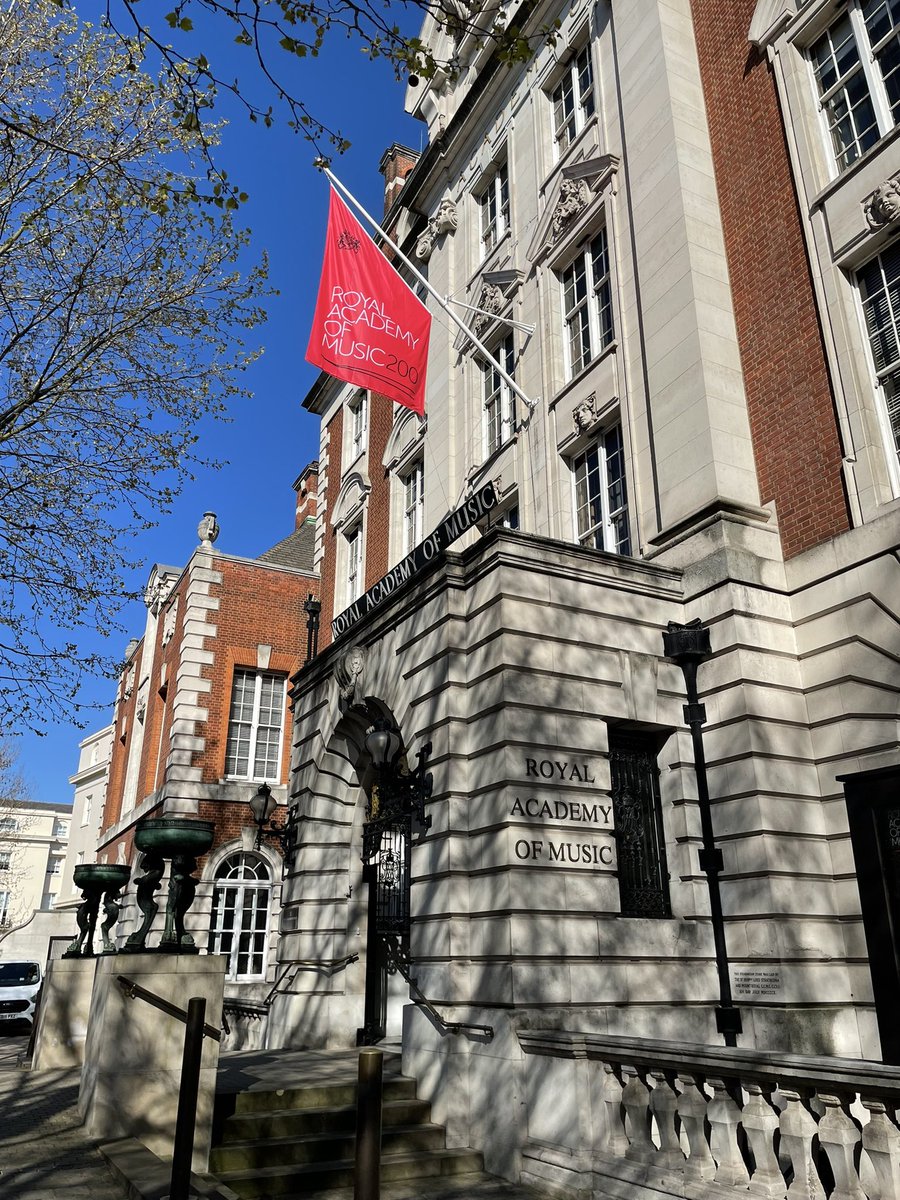 An absolutely gorgeous first day of rehearsals at this familiar spot! So looking forward to conducting #Rossini’s La cambiale di matrimonio with <a href="/RoyalAcadMusic/">Royal Academy of Music</a> Opera! #opera #almamater #royalacademy <a href="/HarrisonParrott/">HarrisonParrott Group</a>