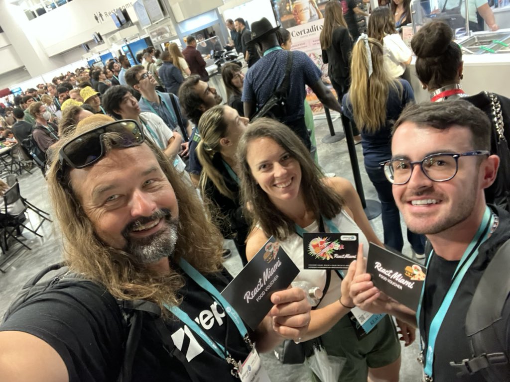 saramic's tweet photo. #vouchers and #lines #WelcomeToAmerica #ReactMiami with @selenasmall88 @matheusmmb https://t.co/8VKQ7ML5wH