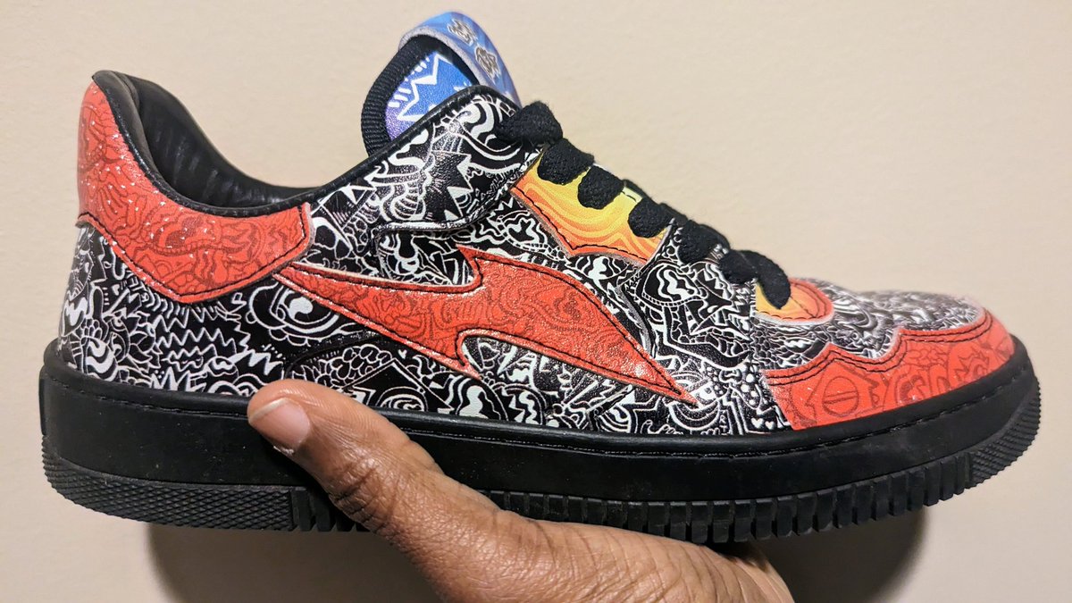 JpegLawyer's tweet photo. โ๏ธ American Bar Association #IPLSpring23
๐ฃ๏ธ Brand Protection in the Metaverse
๐Washington, D.C.
Using the first #phygital sneakers to be authenticated on the #blockchain as a prop for a #legal presentation. ๐โ๏ธ๐ https://t.co/aAQbV36aJA