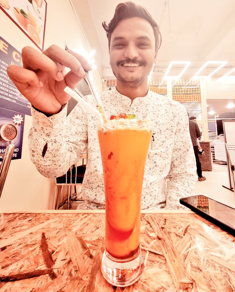 YogeshPayghan's tweet photo. मित्र आणि मँगो मस्तानी भारीच...
#mangomastani #ThanksDear https://t.co/YmJBrnZjKU