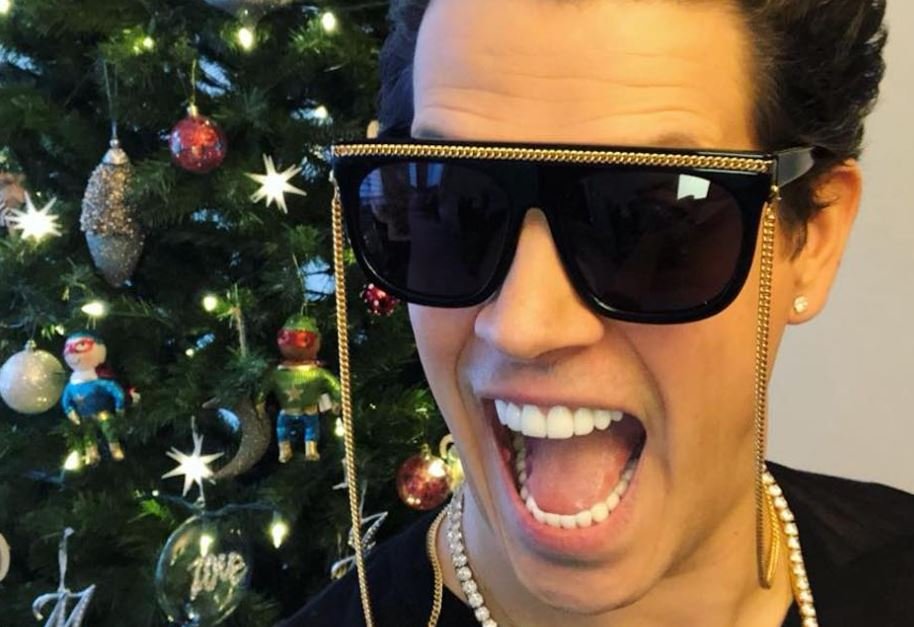 _2019_nCoV's tweet photo. Milo #Yiannopoulos a fait plus de dégâts à la droite américaine et à diverses causes nationalistes que presque tout autre individu au cours de la dernière décennie. Milo a en fait menacé la carrière des gens et menacé de rendre publiques des informations.
https://t.co/DMe0kRWIpU https://t.co/0tETdMovMa