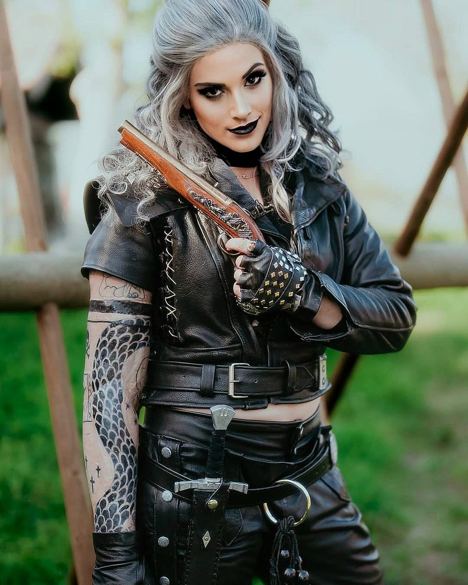 Lady Blackbeard here to shiver your timbers and steal your booty 😘

Photographer <a href="/YorkInABox/">Jon York</a> 

#ofmd #ourflagmeansdeath #ofmdcosplay #ourflagmeansdeathcosplay #pirate #blackbeard #blackbeardcosplay #ladyblackbeard