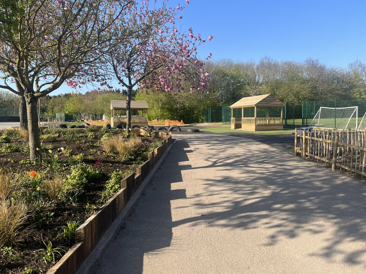 AbbeyMead_TMET's tweet photo. One of our favourite times of year at Abbey Mead as our grounds begin to burst into colour! 🌸🌺🌼 This year is even more exciting with our new outdoor classrooms and landscaped grounds to support our Sustainable Drainage Systems 💦 @TreesforCities @WildscapesCoop @EcoSchoolsLCC https://t.co/iHUY9BfZ8m