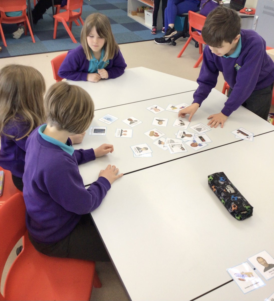 CarregHirfaen's tweet photo. Diwrnod Datgelu thema dosbarth Caio Twrw’r Teganau. #datgeluthemaCH #CaioCH #themaCH https://t.co/tnwuFtGC6H