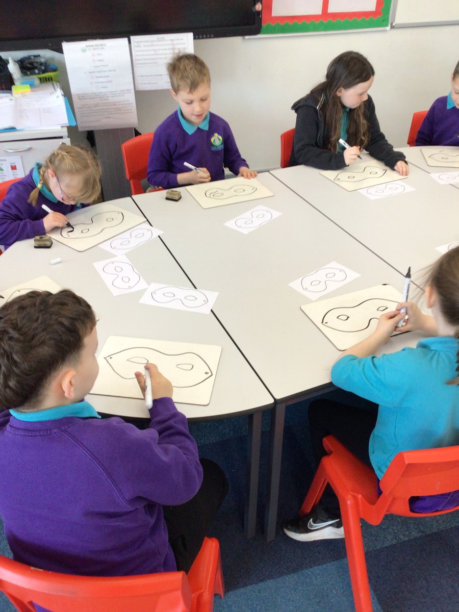 CarregHirfaen's tweet photo. Diwrnod Datgelu thema dosbarth Caio Twrw’r Teganau. #datgeluthemaCH #CaioCH #themaCH https://t.co/tnwuFtGC6H