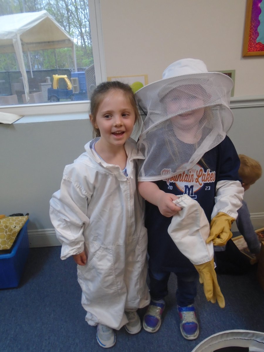 MLCDS_NJ's tweet photo. Our PS &amp; Pre-K children had an amazing visit from Cynthia Winslow, Curator of Education and Community Engagement at Macculloch Hall Historical Museum.  The kids learned all about Honeybees while listening to stories, creating honeycombs of their own &amp; dressing up. https://t.co/0xBRAjfESe
