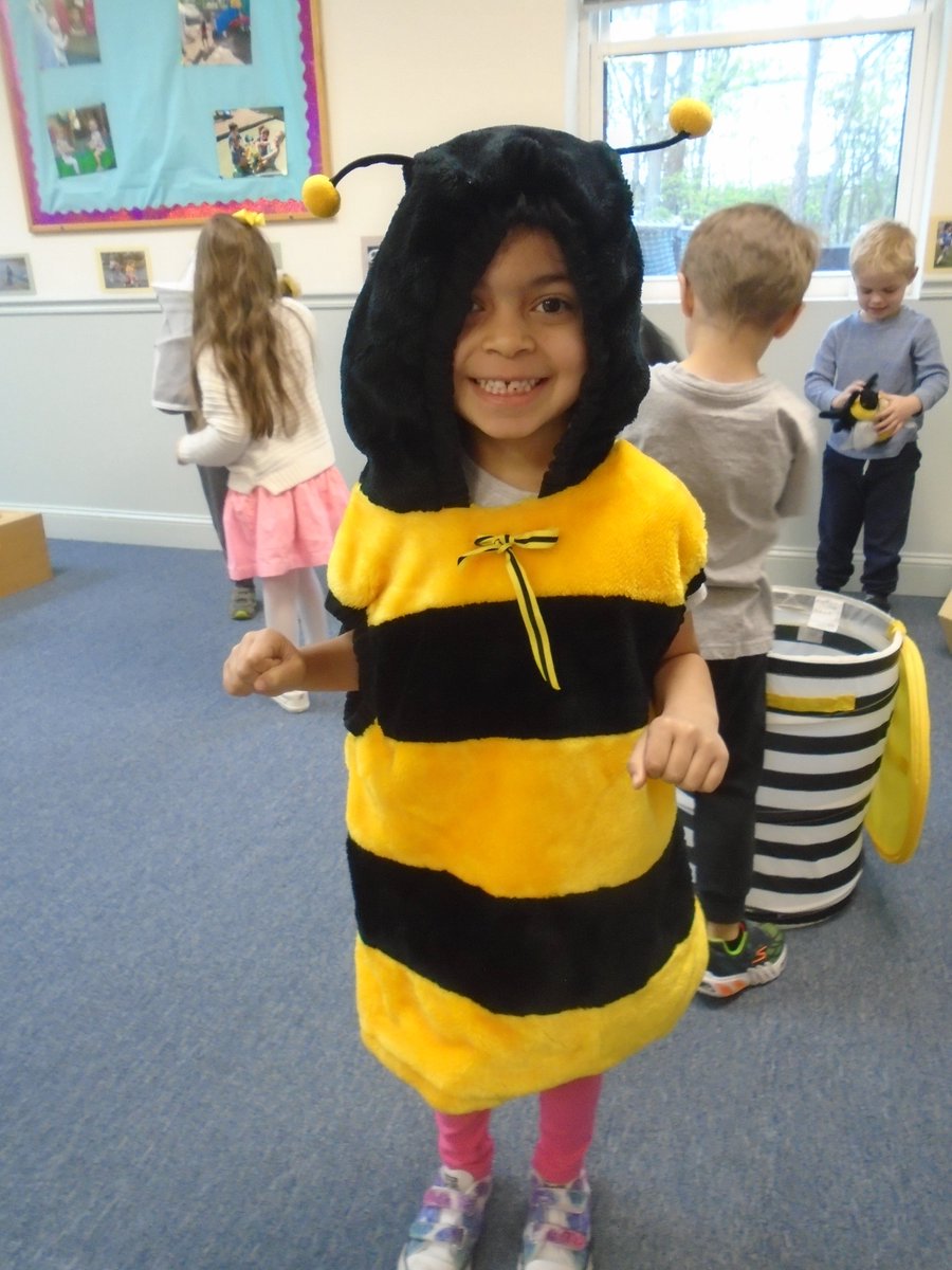 MLCDS_NJ's tweet photo. Our PS &amp; Pre-K children had an amazing visit from Cynthia Winslow, Curator of Education and Community Engagement at Macculloch Hall Historical Museum.  The kids learned all about Honeybees while listening to stories, creating honeycombs of their own &amp; dressing up. https://t.co/0xBRAjfESe