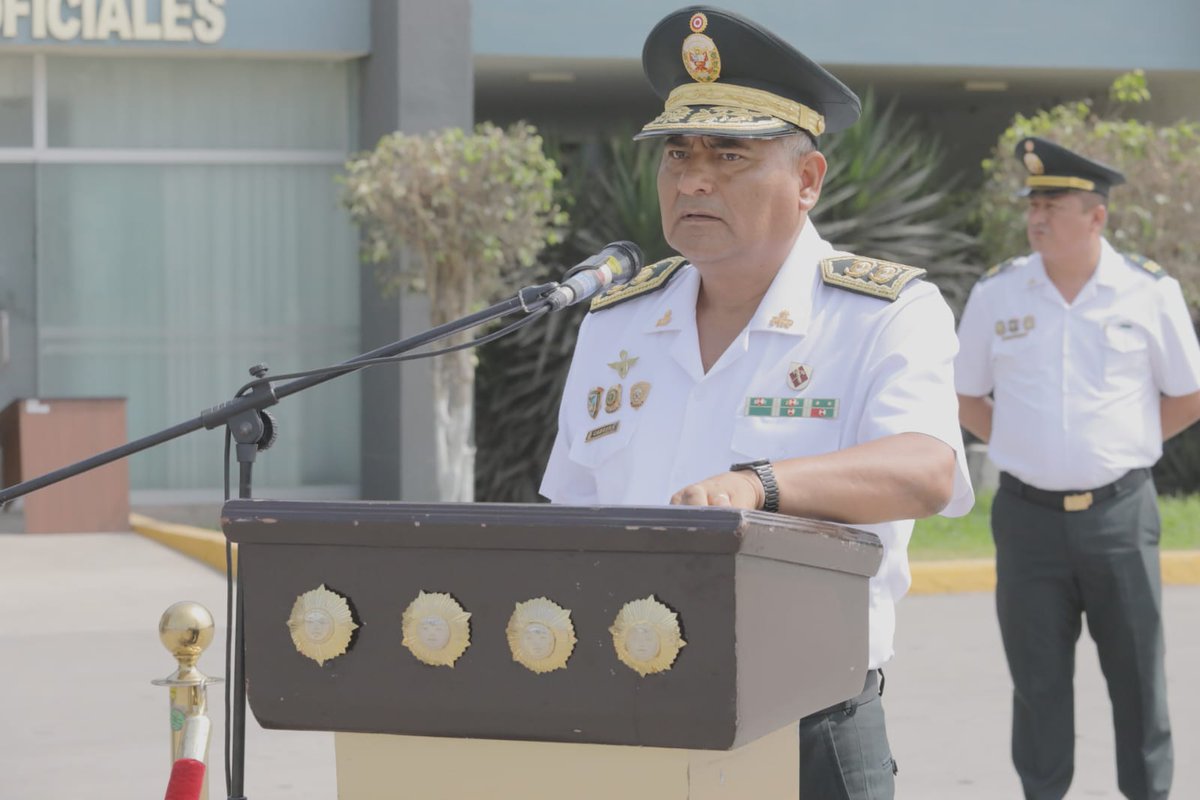 PoliciaPeru's tweet photo. El Sr. general PNP Benito Cabrera Quispe, director de la Escuela Nacional de Formación Profesional Policial, preside la ceremonia por el 30.° aniversario de la primera promoción de suboficiales femeninas de la Policía Nacional del Perú “Santa Rosa de Lima–Sagaces”. https://t.co/YqI2LcVWk6