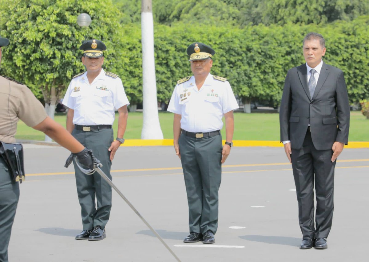 PoliciaPeru's tweet photo. El Sr. general PNP Benito Cabrera Quispe, director de la Escuela Nacional de Formación Profesional Policial, preside la ceremonia por el 30.° aniversario de la primera promoción de suboficiales femeninas de la Policía Nacional del Perú “Santa Rosa de Lima–Sagaces”. https://t.co/YqI2LcVWk6