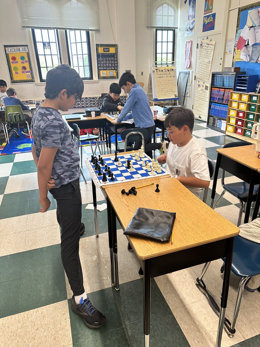 BXV_ES's tweet photo. Lunchtime Chess https://t.co/3lqwRVUSzP