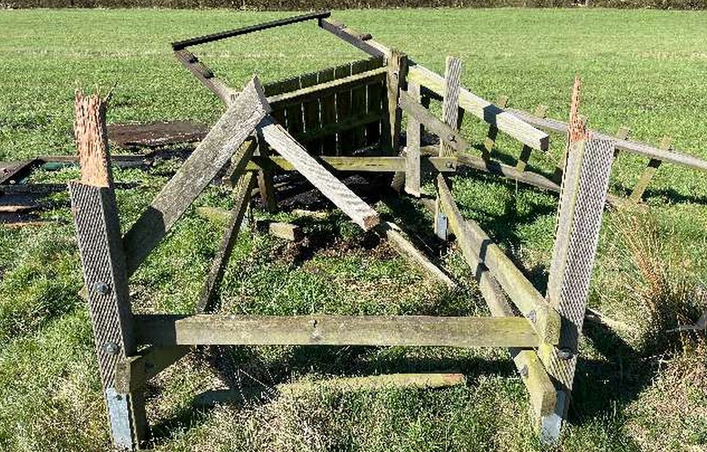 natuerlichjagd's tweet image. Eversen in #Niedersachsen : Unbekannte sägten in den vergangenen Tagen einen #Hochsitz um und verursachten dadurch Sachschaden in vierstelliger Höhe!
natuerlich-jagd.de/news/hochsitz-…
#Jäger #Jagd #Jagdgegner