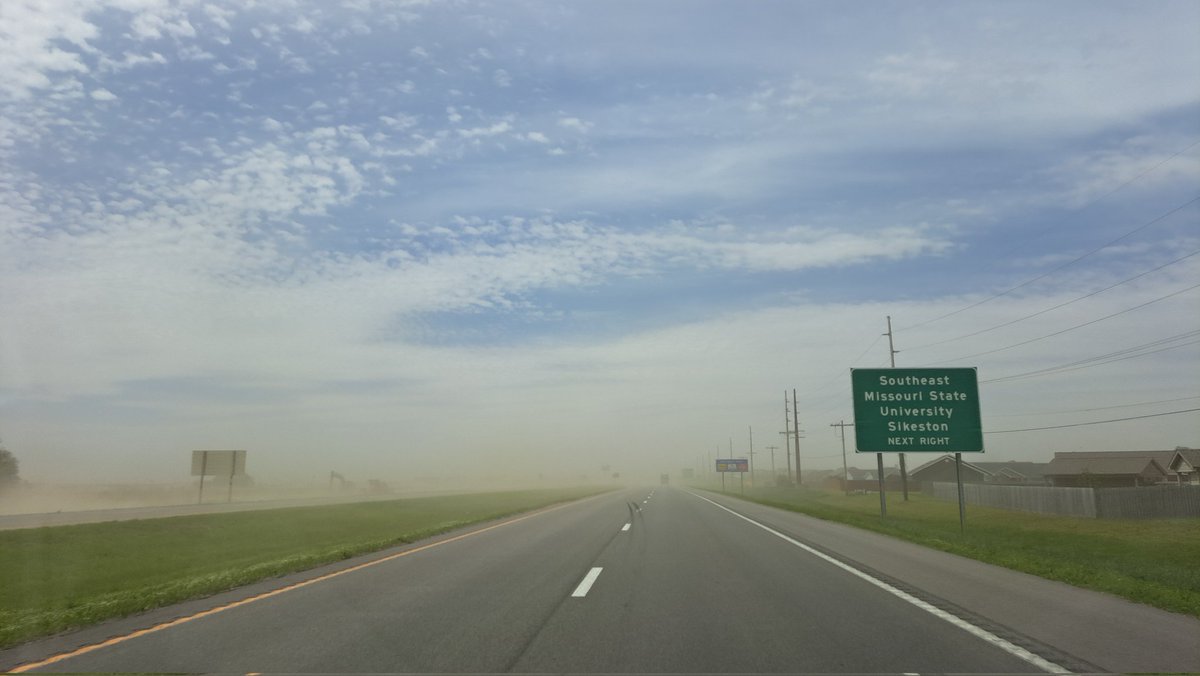 Jeremyds45's tweet photo. Starting to see areas of reduced visibility on roads in Southeast Missouri due to high winds blowing dust around 

Hwy 60 Sikeston, MO 
4/20/23
11:50am
@NWSPaducah
#pahspotter https://t.co/f4w9vBapTy