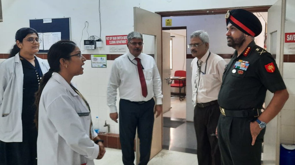 IaSouthern's tweet image. Lt Gen KS Brar, GOC,#DBArea &amp;amp; Patron, Army College of Dental Sciences visited the institute. He complimented #ACDS for transforming into a Centre of Excellence in the science of Dentistry &amp;amp; recommended the faculty to work upon a roadmap to mentor students to excel professionally