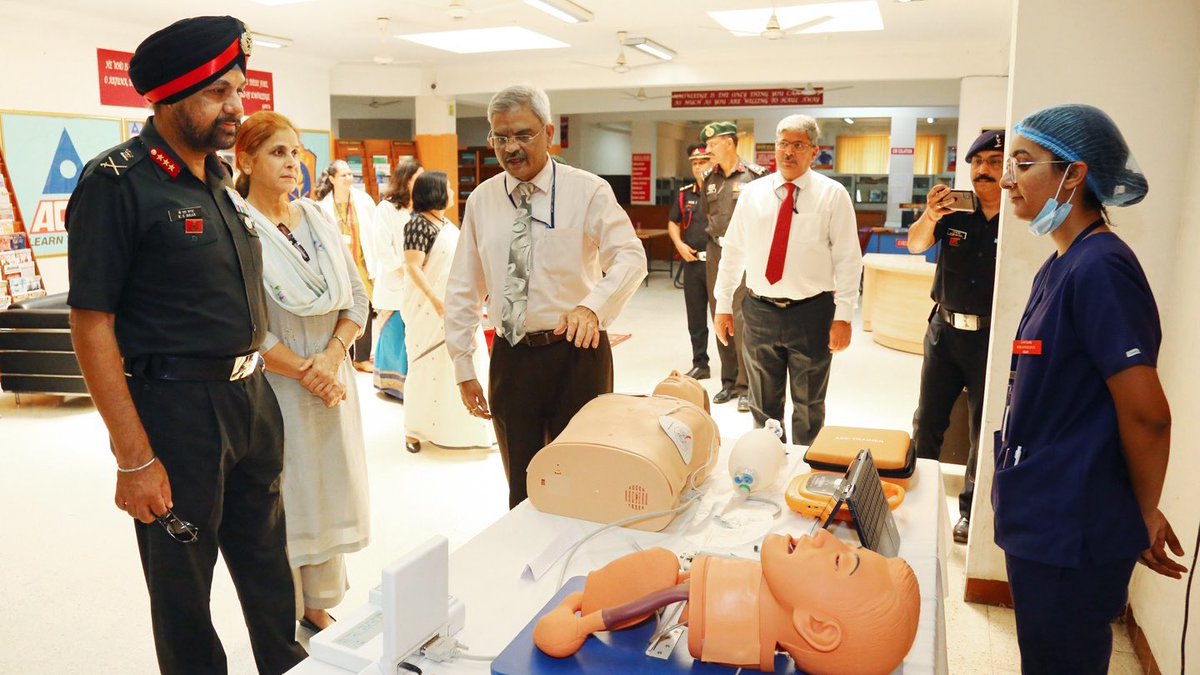 IaSouthern's tweet image. Lt Gen KS Brar, GOC,#DBArea &amp;amp; Patron, Army College of Dental Sciences visited the institute. He complimented #ACDS for transforming into a Centre of Excellence in the science of Dentistry &amp;amp; recommended the faculty to work upon a roadmap to mentor students to excel professionally