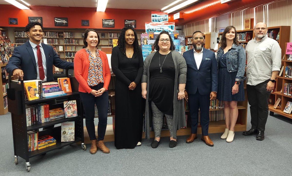 Booksource tweet media