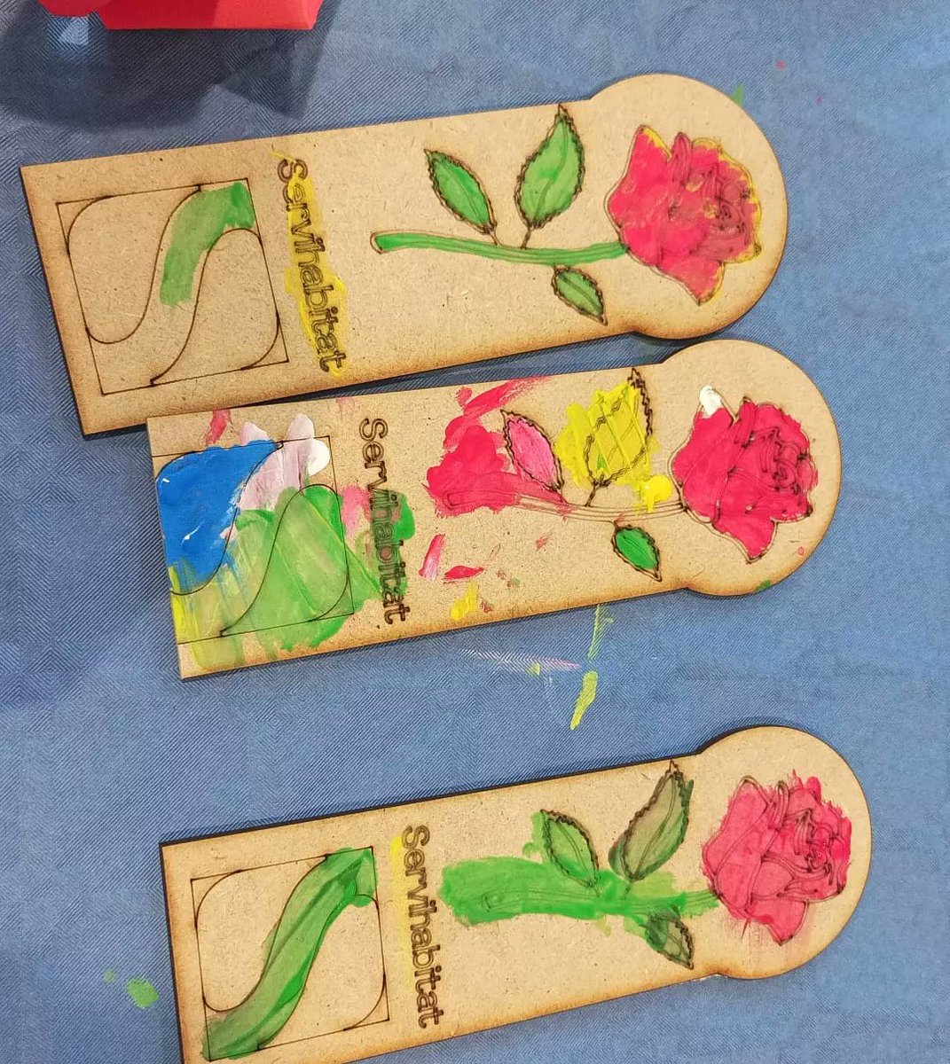 FPRosella's tweet photo. Avui taller de flors de paper i punts de llibre, amb els voluntaris de l'empresa @Servihabitat i organitzada per @Randstad_es i @FDIfundacion https://t.co/JDBJK0GXbt