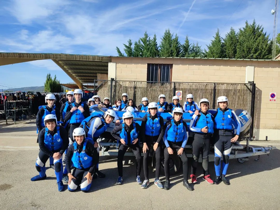 EllacuriaB's tweet photo. Jakan #rafting eta #lasercombat egiten ibili dira gaur #ikasbidaian dauden #DBH4 ko ikasleak. Argazki itzelak, segi disfrutatzen! 👏🏽👏🏽👏🏽
#ellacuriazurbaran #gogoakutsatubihotzakhezi #bidaiakulturalak https://t.co/4CbAo9hAlK