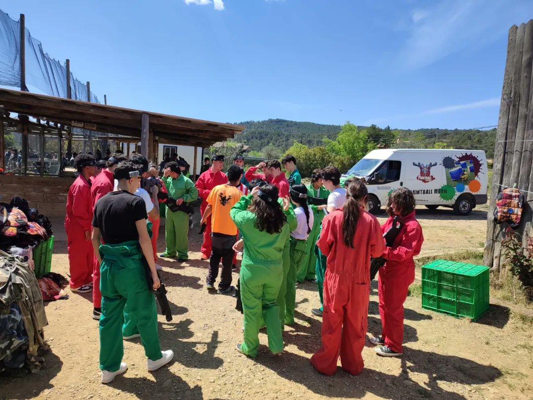EllacuriaB's tweet photo. Jakan #rafting eta #lasercombat egiten ibili dira gaur #ikasbidaian dauden #DBH4 ko ikasleak. Argazki itzelak, segi disfrutatzen! 👏🏽👏🏽👏🏽
#ellacuriazurbaran #gogoakutsatubihotzakhezi #bidaiakulturalak https://t.co/4CbAo9hAlK