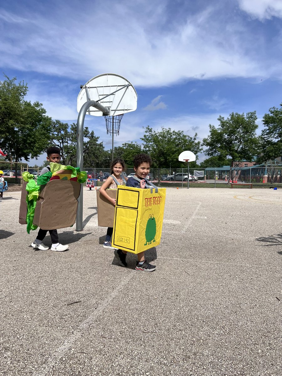 Last week, our Learning Tree staff and students put on their annual Fiesta Parade! Thank you to our vendors @Starbucks & @HEB for those sweet treats and especially Mr. Mason for your hard work!