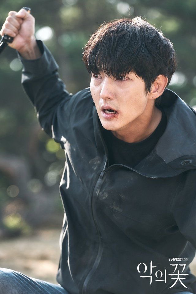 kdramagramm_'s tweet photo. Bir dedektif olarak yillar sonra kocanin katil oldugunu ögrensen o‘na inanmayi mi secerdin yoksa o‘nun pesine mi düserdin? https://t.co/Y5lJqPT3dK