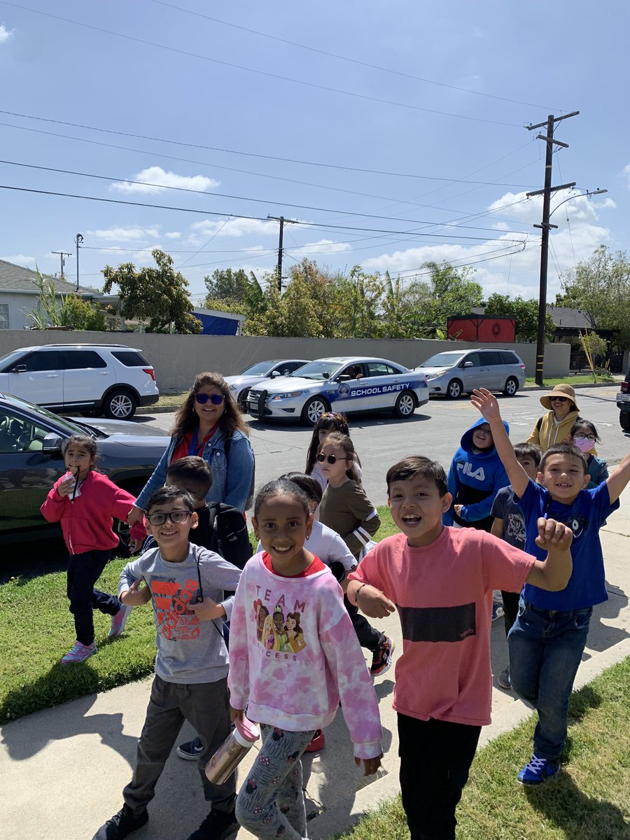 sharonstewPrin's tweet photo. Huge shout out to School Safety and Officer Chavez for keeping our students, staff, and parents safe on our walking trip to Cerritos College!! Thank you for driving alongside our group both ways. @OfficerB_NLMUSD @nlmusd https://t.co/jkiIP0B6LZ