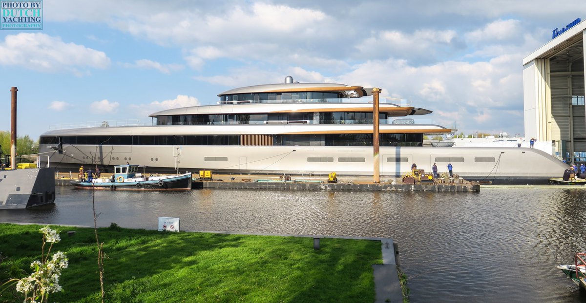 Dutchyachting's tweet photo. Project 710 was launched in Aalsmeer this afternoon. The 84m/ 275’7” hull entered the dock on 5 February of last year and was released today. Photos by @DutchYachting.
#Project710 #Feadship #Superyacht #Megayacht #YachtNews https://t.co/oxbtyNgxEi
