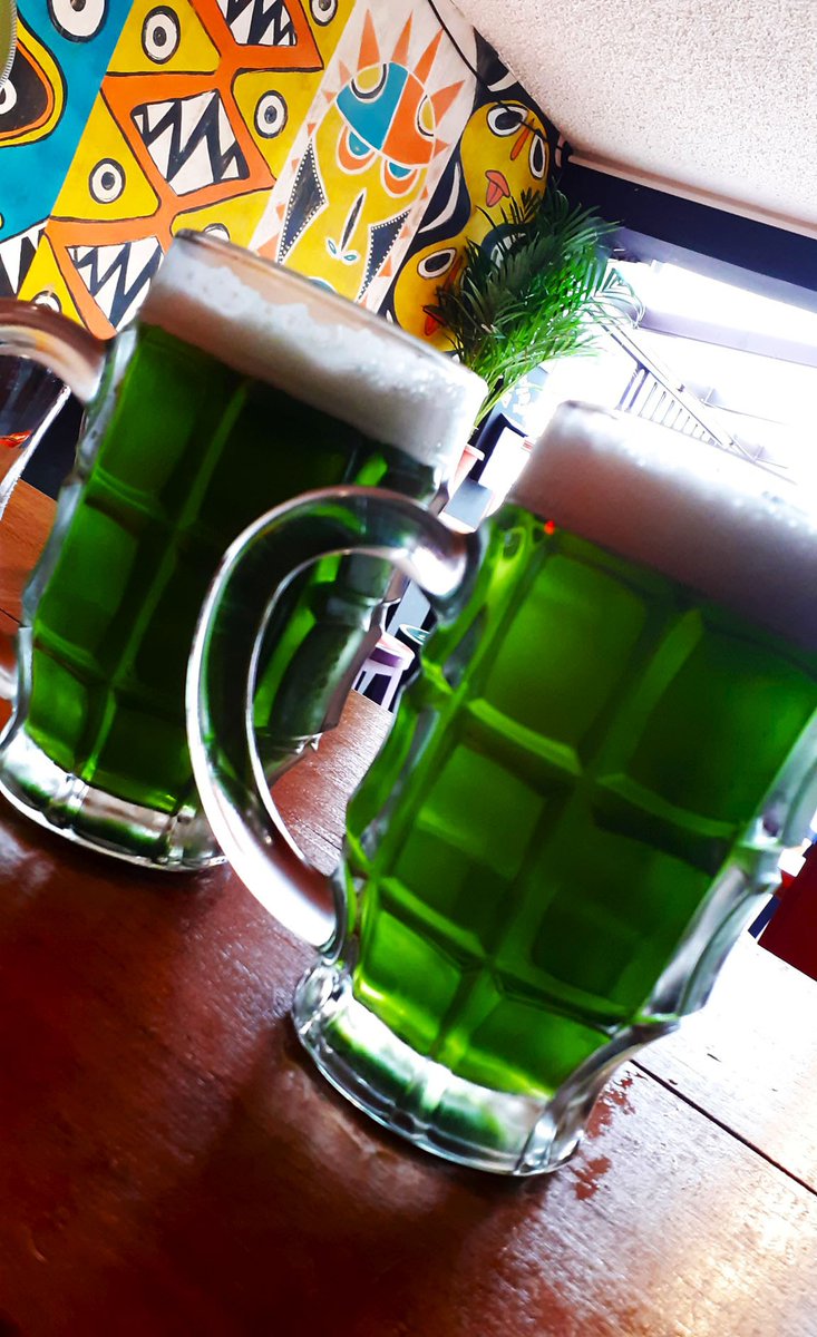 VIVACerveza's tweet photo. 🍀🎛️🕶️🍺🍀
HIGHPPY HOUR
Today we have a party in style; from 4:20 we start
We have a DJ set; green beer and CBD food
#happyhour #420 #cbd #fourtwenty #greenbeer #foodandbeer #cannabidiol #cannaoption #quehacerenquito #uio #quitoecuador #quitointrend https://t.co/AzAhX7xr0Q