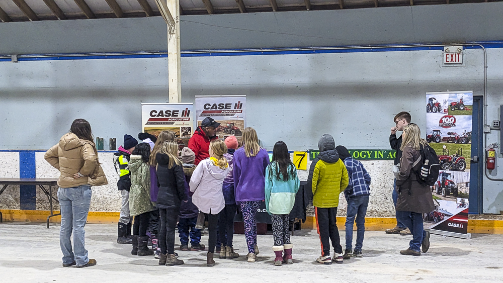 EquipmentOnt's tweet photo. We are excited to be back presenting at the 26th annual Roots of Bruce Education Days. We are discussing Technology in Agriculture with 600 Students throughout the 2-day event.
@OntAg @AgMoreThanEver @caseiheventsON @Case_IH
#EquipmentOntario
#EOspotted https://t.co/qwCjfzrBWa