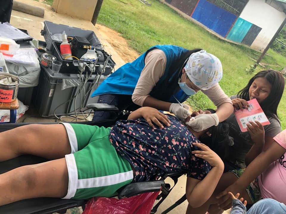 Salud_Napo's tweet photo. #Orellana | @Salud_Ec llega a las comunidades de la Nacionalidad Waorani, ubicadas en la ribera del río Shiripuno, para brindar atención médica integral.
La actividad es desarrollada con el apoyo y coordinación de la @OPSECU, @Rios_ONG y #AMWAE.
#CruzadaPorLaSalud https://t.co/oWI15qII4g