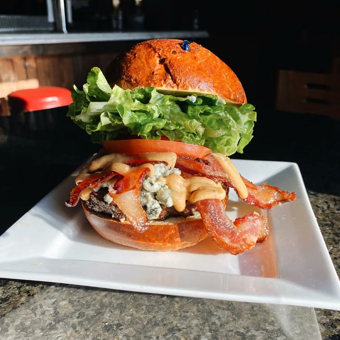 TapHouseSL's tweet photo. Not sure what to have for lunch? We have you covered...

#hamburger #lunchtime #wings https://t.co/2htju4XEJ8